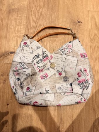 Schöne Handtasche im Vintage-Look mit Rosenmuster!