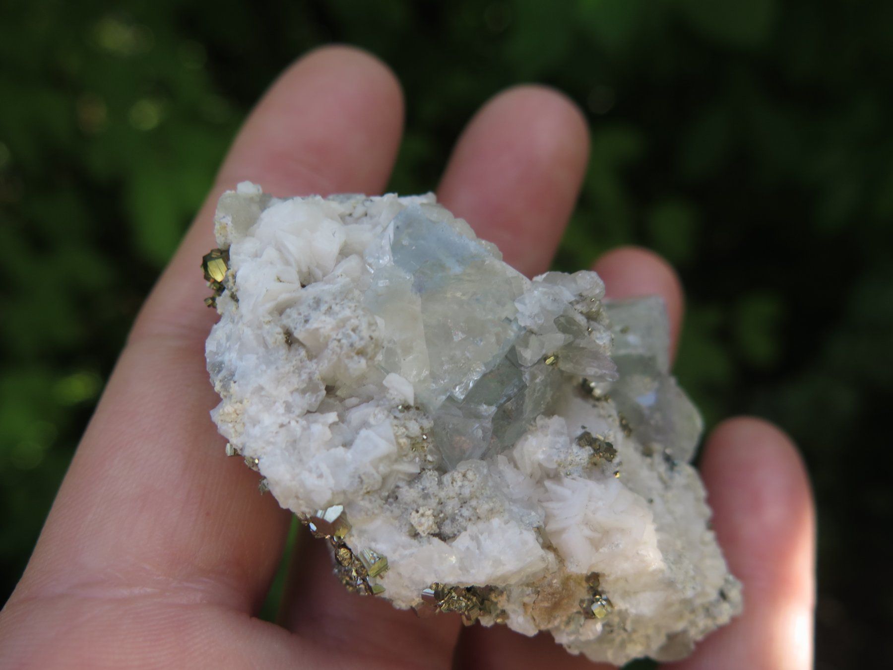 Minerali & Pietre curative: Fluorit mit Pyriten, Calcit und Dolomit – Usato da Schaffhausen venduto da Yamakana51L8736OQ8 7