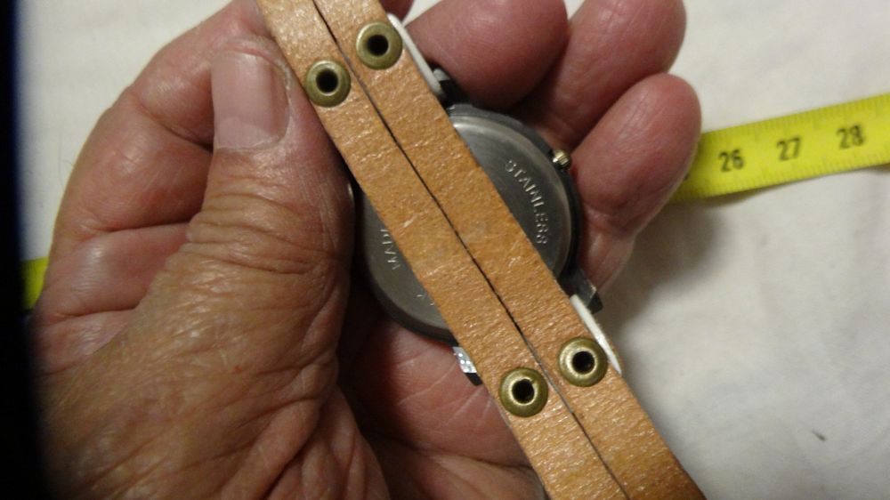 Montres: EEQ FÜR HONDE GRÖÖSE NEU UHRQUARTZ.LÄÜFT--35X50MM – D'occasion à zürich par ahmad01 9