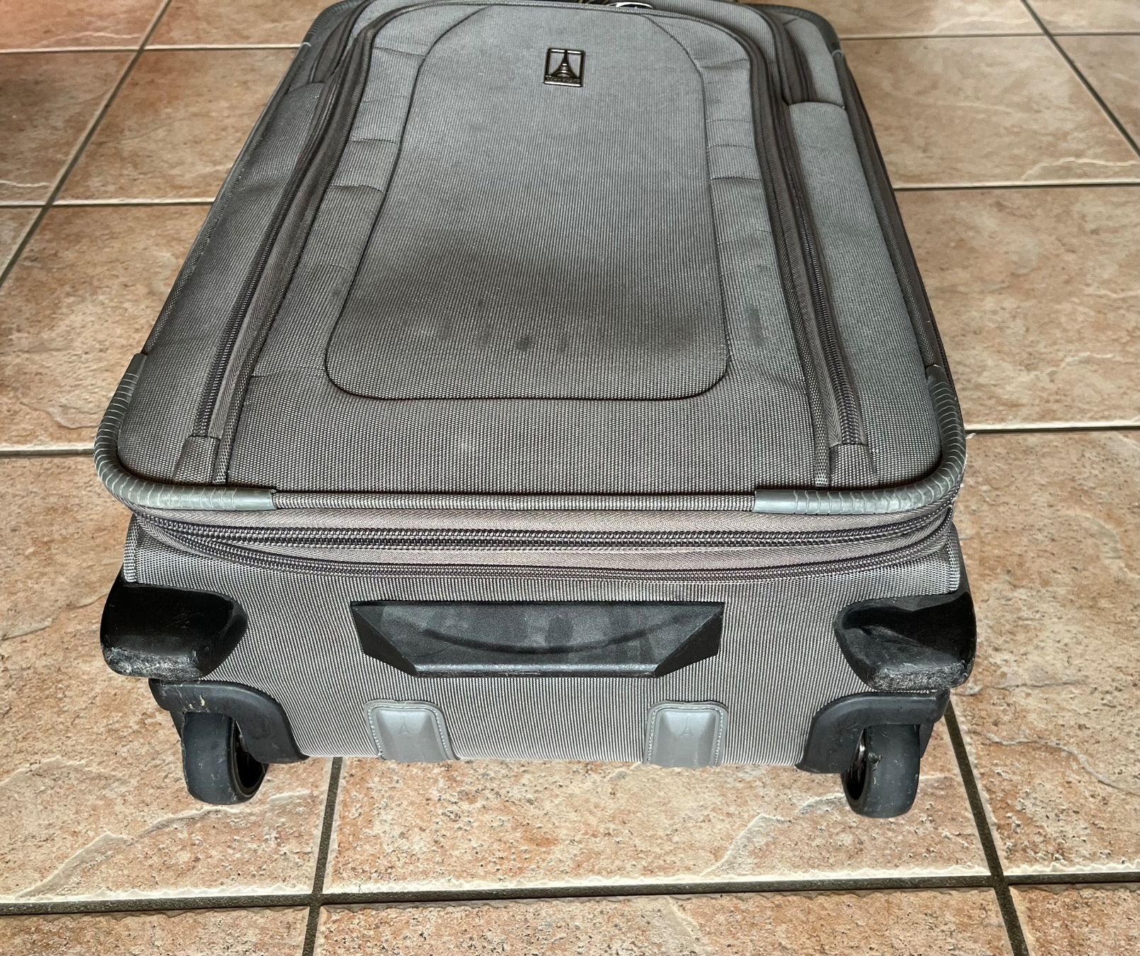 Valigie: Travelpro Rolling Suitcase – Usato da Leysin venduto da thedude3 2