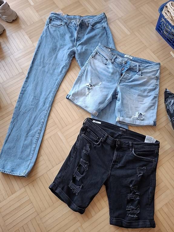 Lotti di vestiti: 1 lange Jeans, 2 Shorts – Usato da Schaffhausen venduto da nguni
