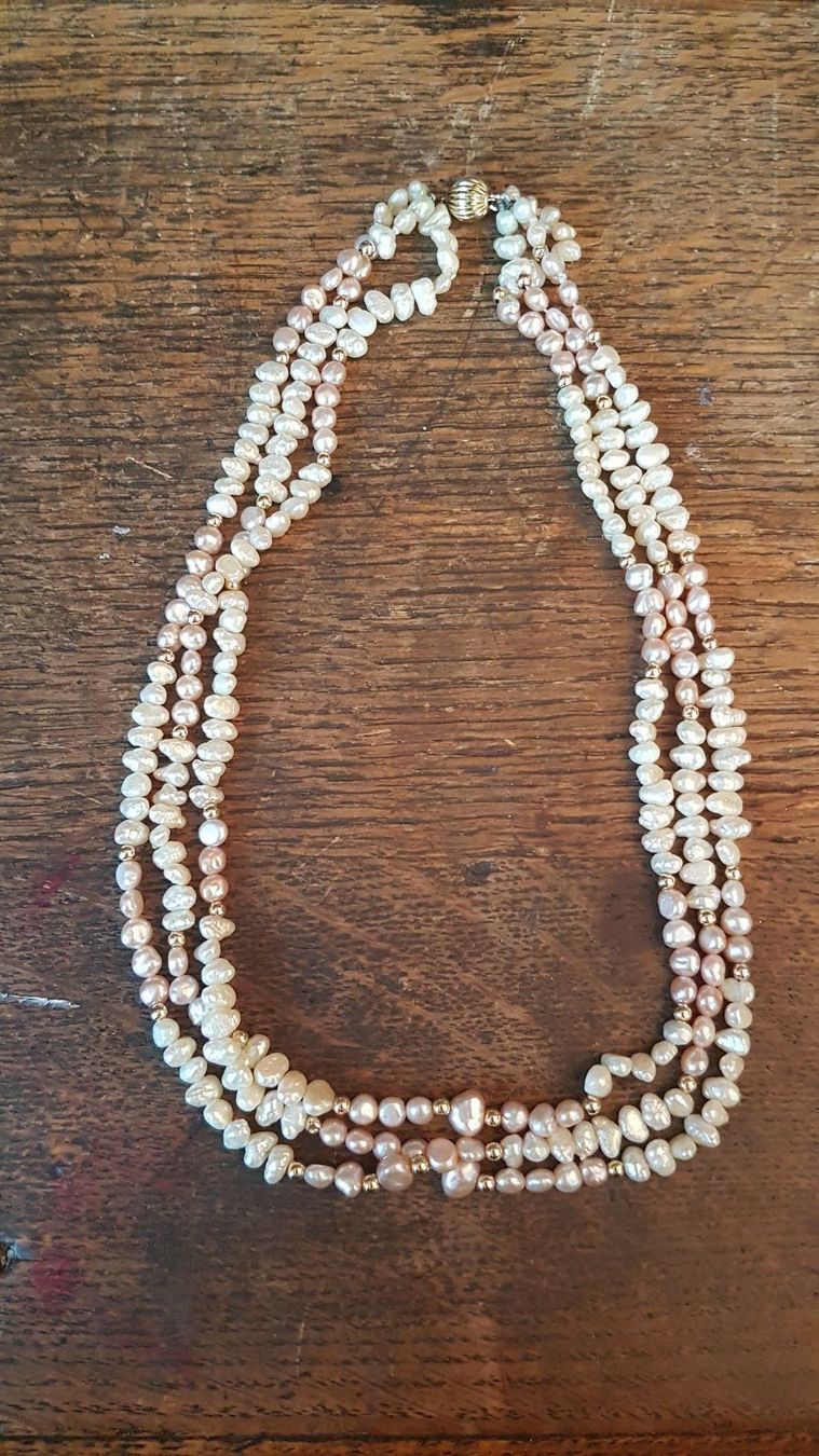 Ketten: Biwa Perlenkette mit echten Goldkugeln – Neu (gemäss Beschreibung) aus Unterägeri von Altgoldschmuck