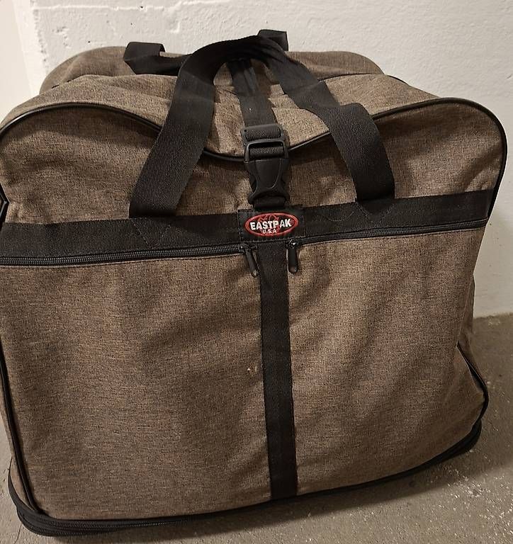 Borse: Reisetasche Eastpak – Usato da Bern venduto da ANIP
