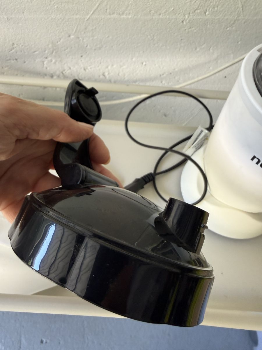 Nutribullet Elettrodomestici da cucina: Nutribullet Nutrient extractor 900W - Matt white – Usato da Zürich venduto da MissFauxSho 2
