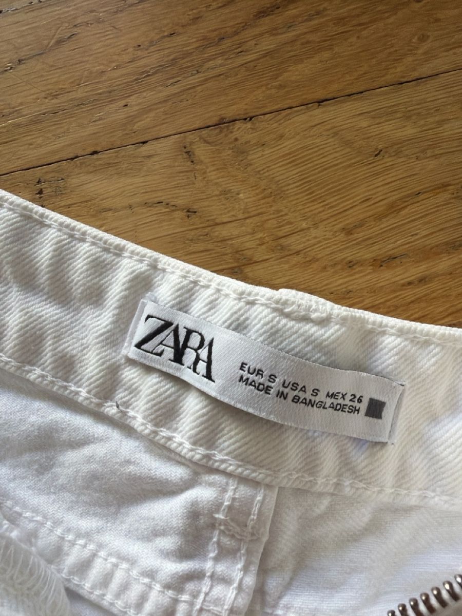 Zara Gonne: Jupe short blanche Zara Taille S  – Usato da Martigny venduto da O96 3