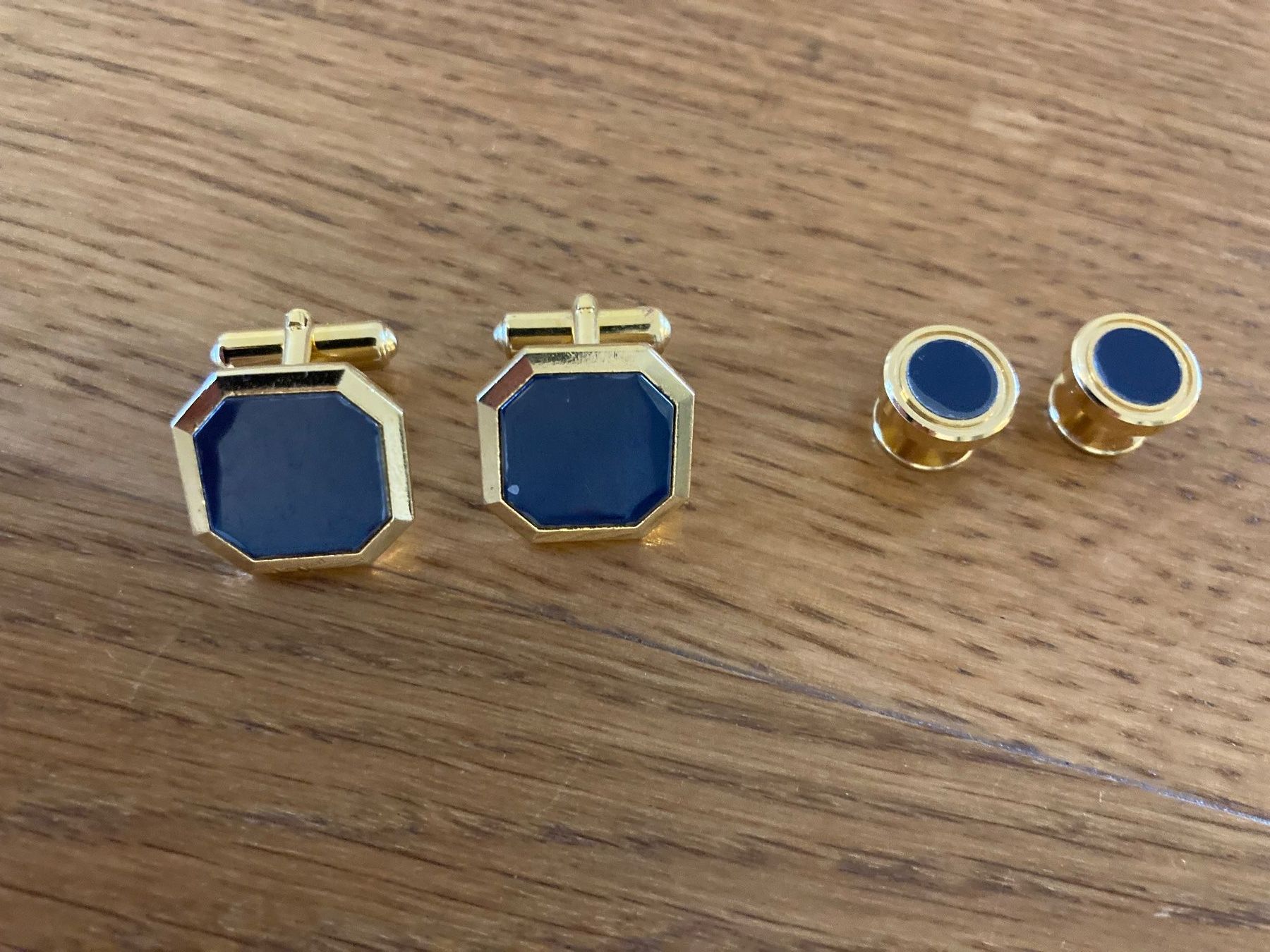Manschettenknöpfe: Elegante Manschettenknöpfe, 2er Set, dunkelblau – Gebraucht aus Mönchaltorf von Tschibi