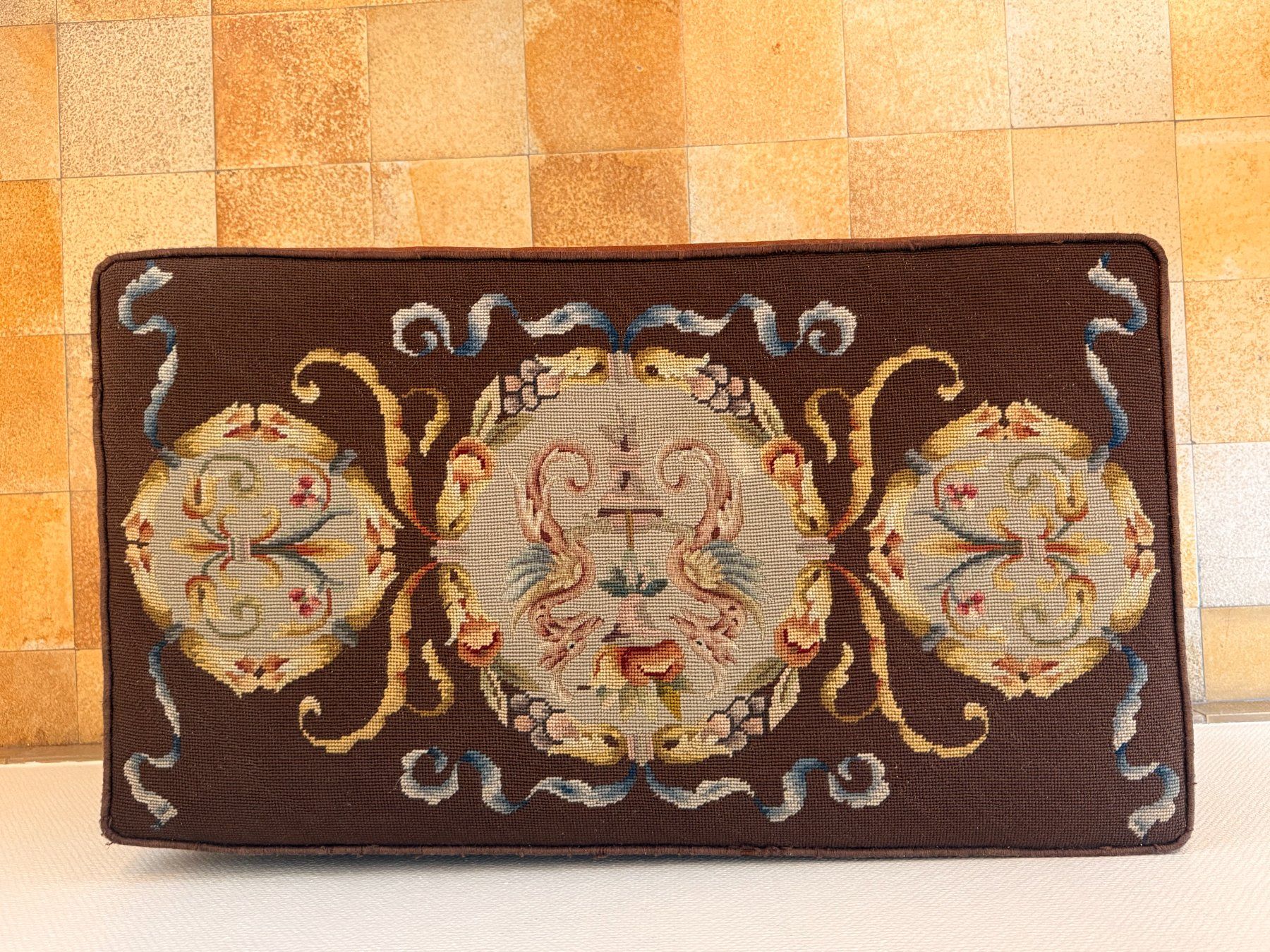 Cassettiere: Alte Kommode aus Renaissence, handgeschnitzt – Usato da Reinach BL venduto da Psilveli 2