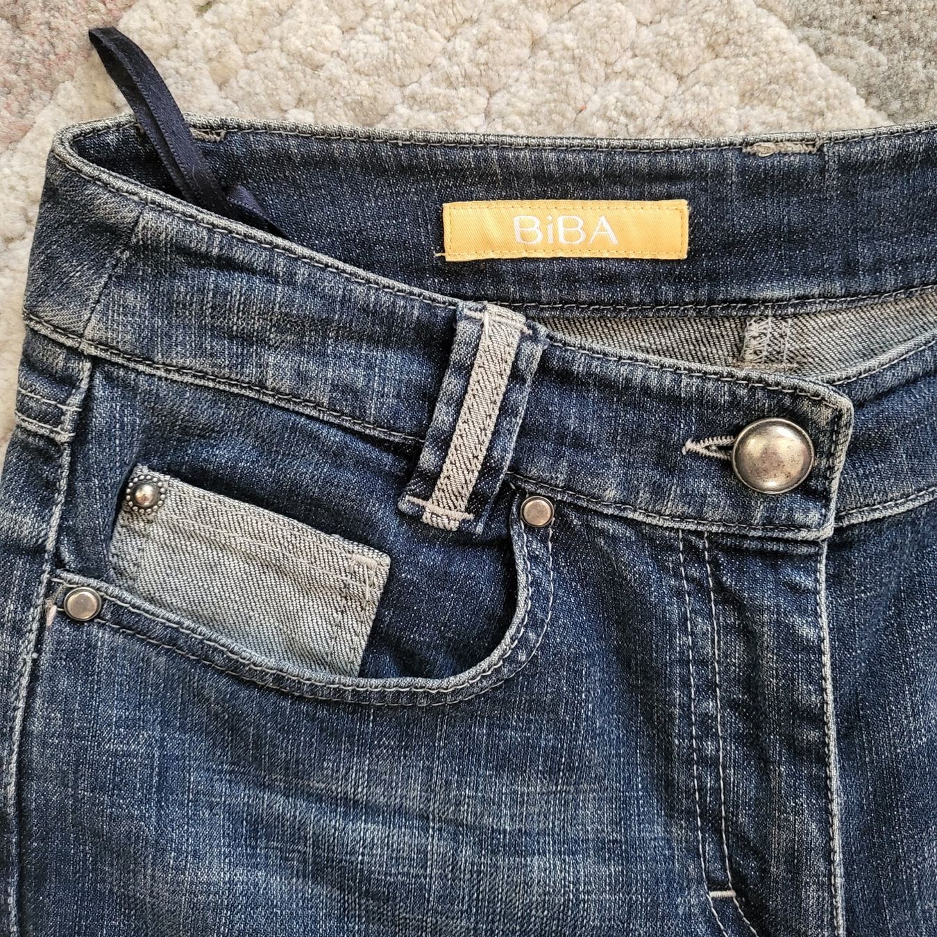 Biba Jeans: Jeans corsaire brodé. Taille 34. – Usato da Neuchâtel venduto da wikit 3