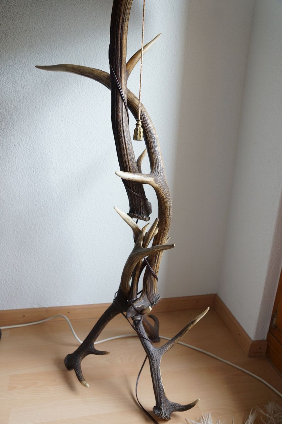 Lampade: Ständerlampe aus Hirschhorn – Usato da Obstalden venduto da Porco13 3