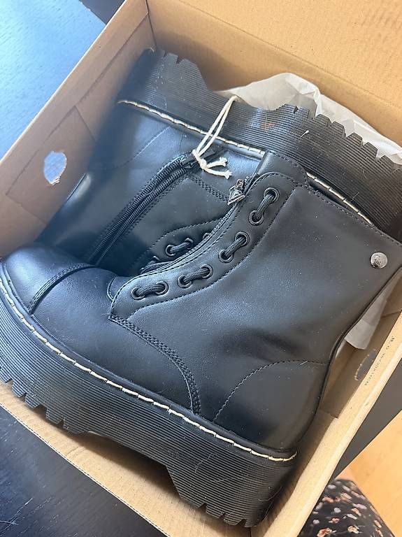 Bottes de soin: Boots new – D'occasion à Bern par men_cl8x