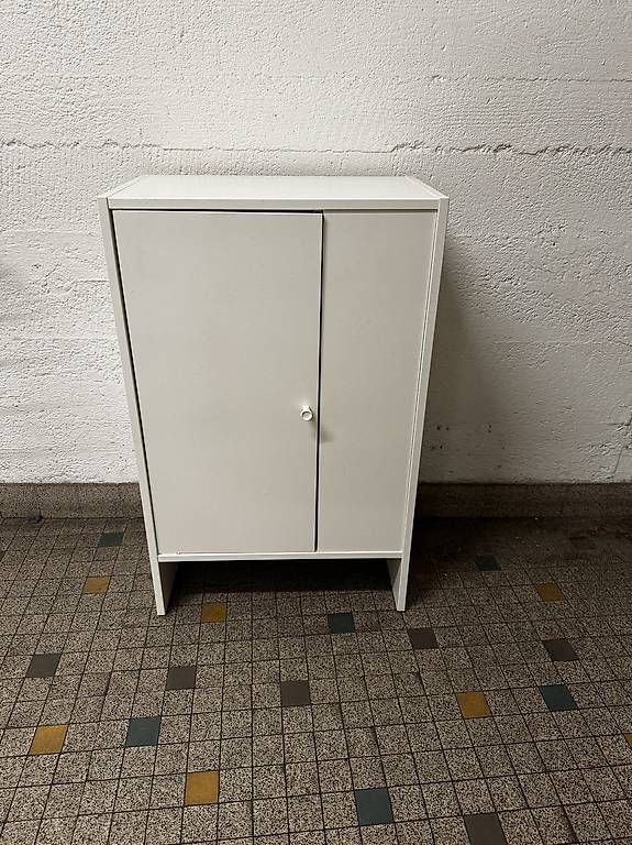 Armadi: Weisser Wandschrank / Hängeschrank mit Klappe – Usato da Zürich venduto da NFThyme