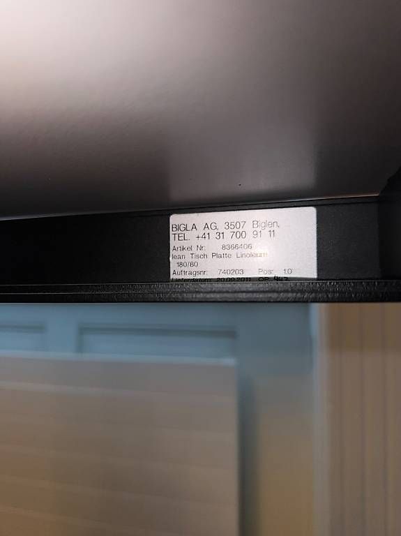 Schreibtische: Bigla Bürotisch schwarz 180×80 cm – Gebraucht aus Stans von ARCHBAU 2