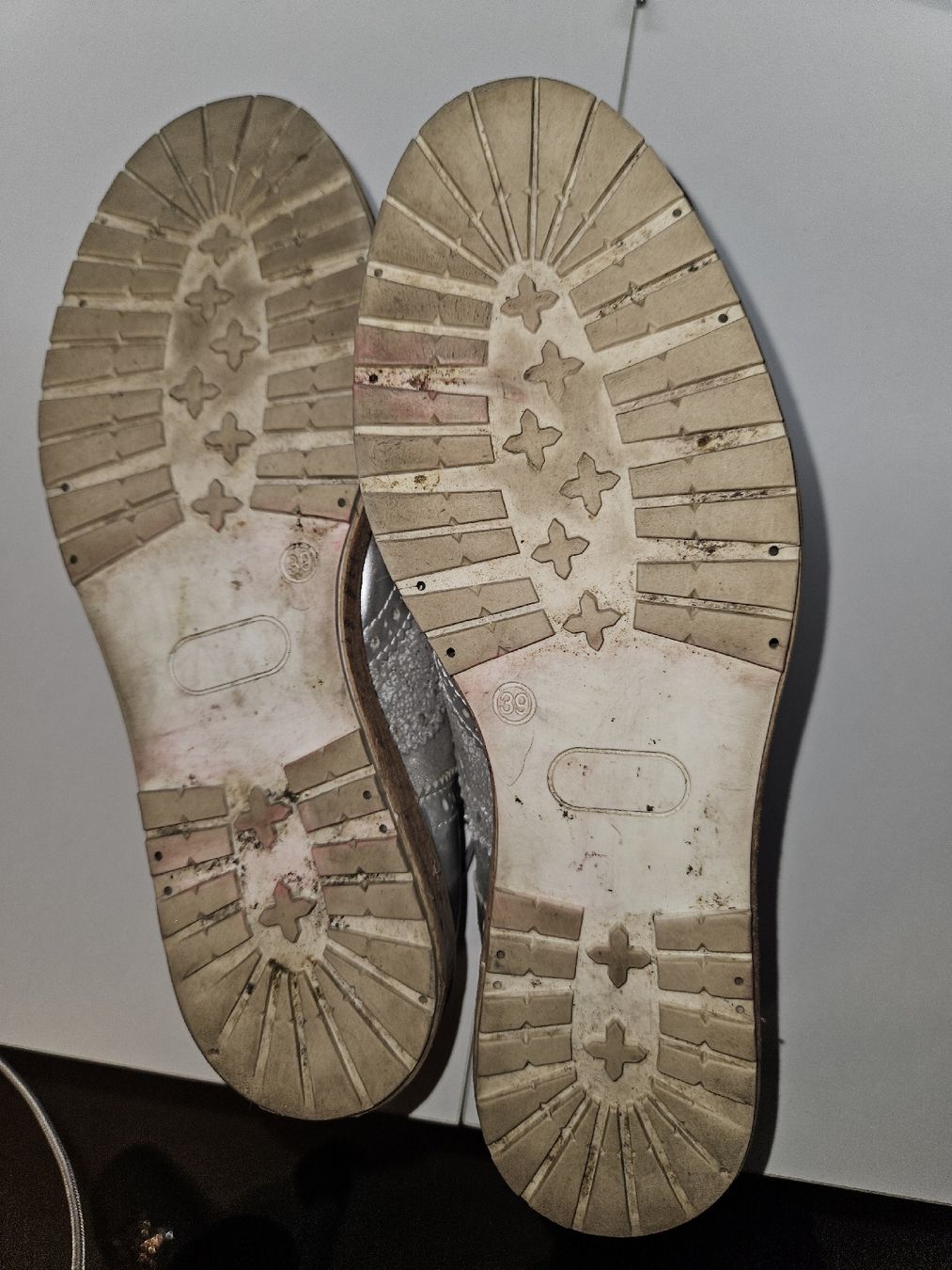 Scarpe da donna: Silberne Schnürschuhe Gr. 39 MAX Budapester Look – Usato da Rheineck venduto da Eulalia40 3