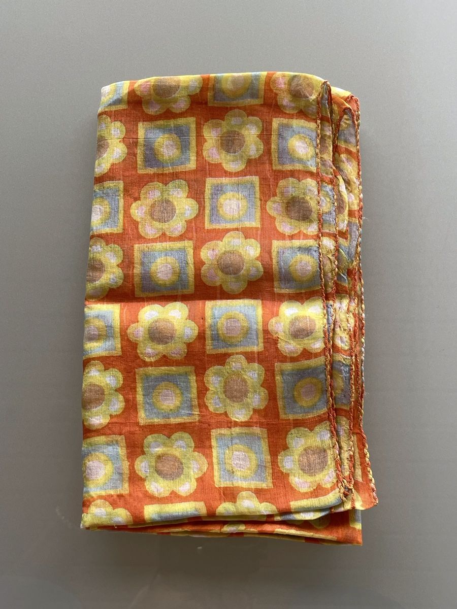 Foulard & Sciarpe: Foulard imprimé fleuri - jamais porté – Nuovo e nell'imballaggio originale da Vuadens venduto da Nina11 2