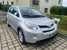 toyota urban.1.3L frisch mfk,(17-6-26)8 bereift.107000km