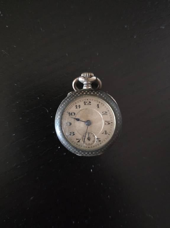 Montres: Montre sans marque – D'occasion à Yverdon-les-Bains par flo_vs7g