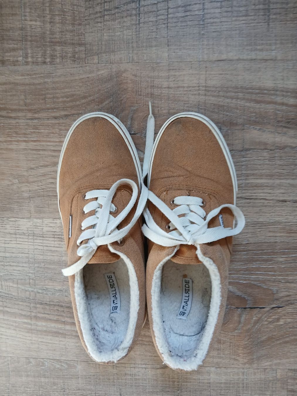 Chaussures femmes: Sneakers braun mit Futter Grösse 40  – D'occasion à Balsthal par Leila_Luna
