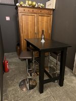 Bartisch schwarz mit 4 Barhockern guter Zustand