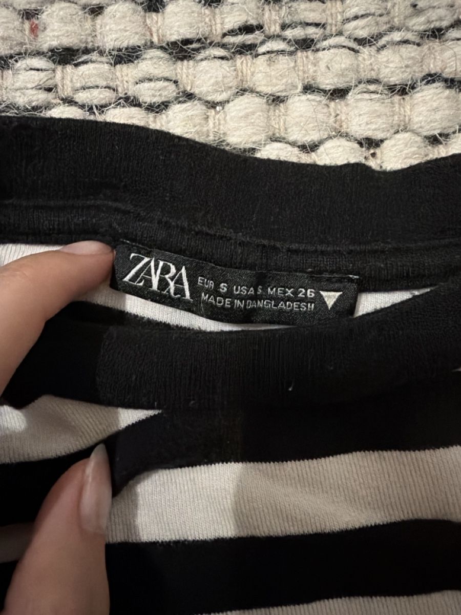 Zara T-shirt: Zara Crop Tshirt mit langen Ärmeln – Nuovo (secondo la descrizione) da Pfäffikon ZH venduto da anlimalu 1