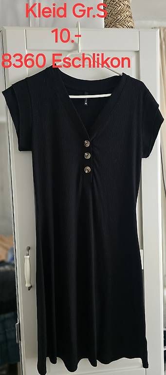 Lots de vêtements: Div. Kleider – D'occasion à Eschlikon TG par jemaroe 2