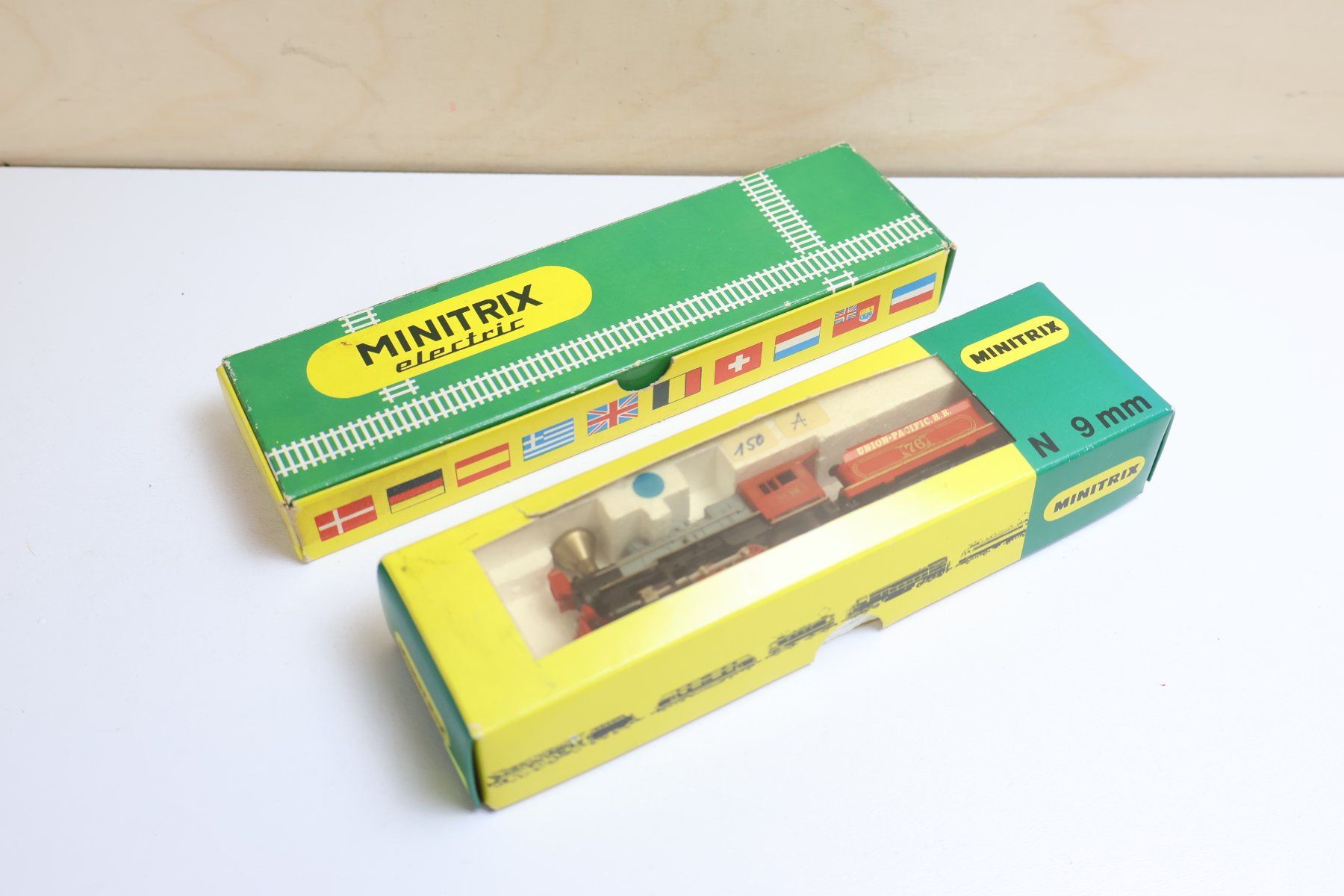 Trix Modelleisenbahnen: Minitrix 2 x Loks TEE BR E03 & Dampflok - Spur N – Gebraucht aus Winterthur von Monstera 4