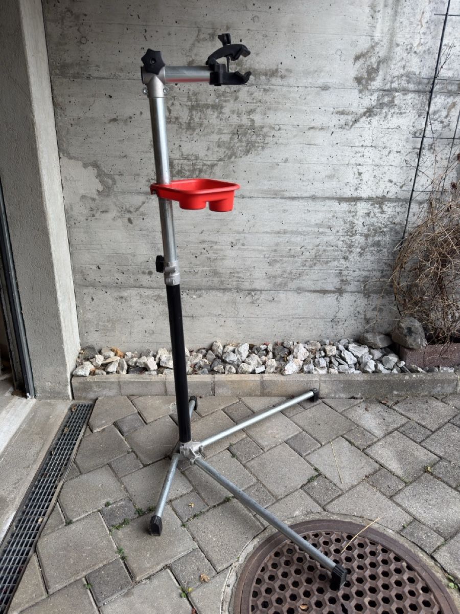Cavalletti per biciclette: Support de réparation / entretien pour vélo – Usato da Rossens FR venduto da Birracardinal 2