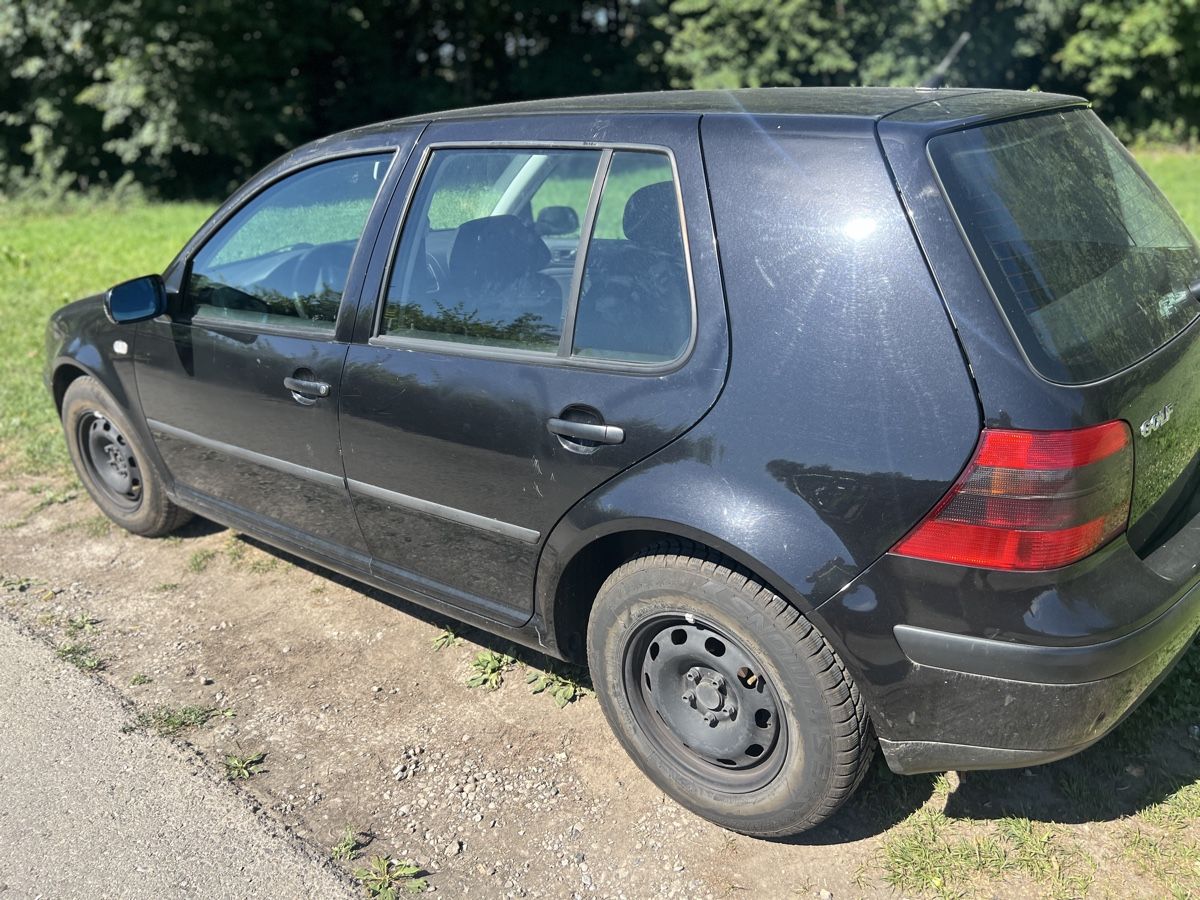 VW Automobili: VW Golf 4 1.6  – Usato da Rümlang venduto da rue_flohmi 1