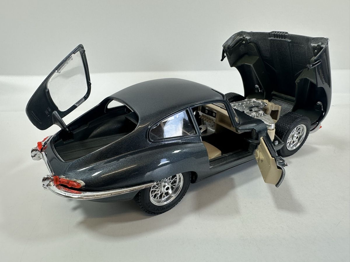 Jaguar Modellini d'auto: 1961 Jaguar E Type 1:18, dunkelgrau, BBURAGO – Nuovo (secondo la descrizione) da Zofingen venduto da rf9_x2xt 6