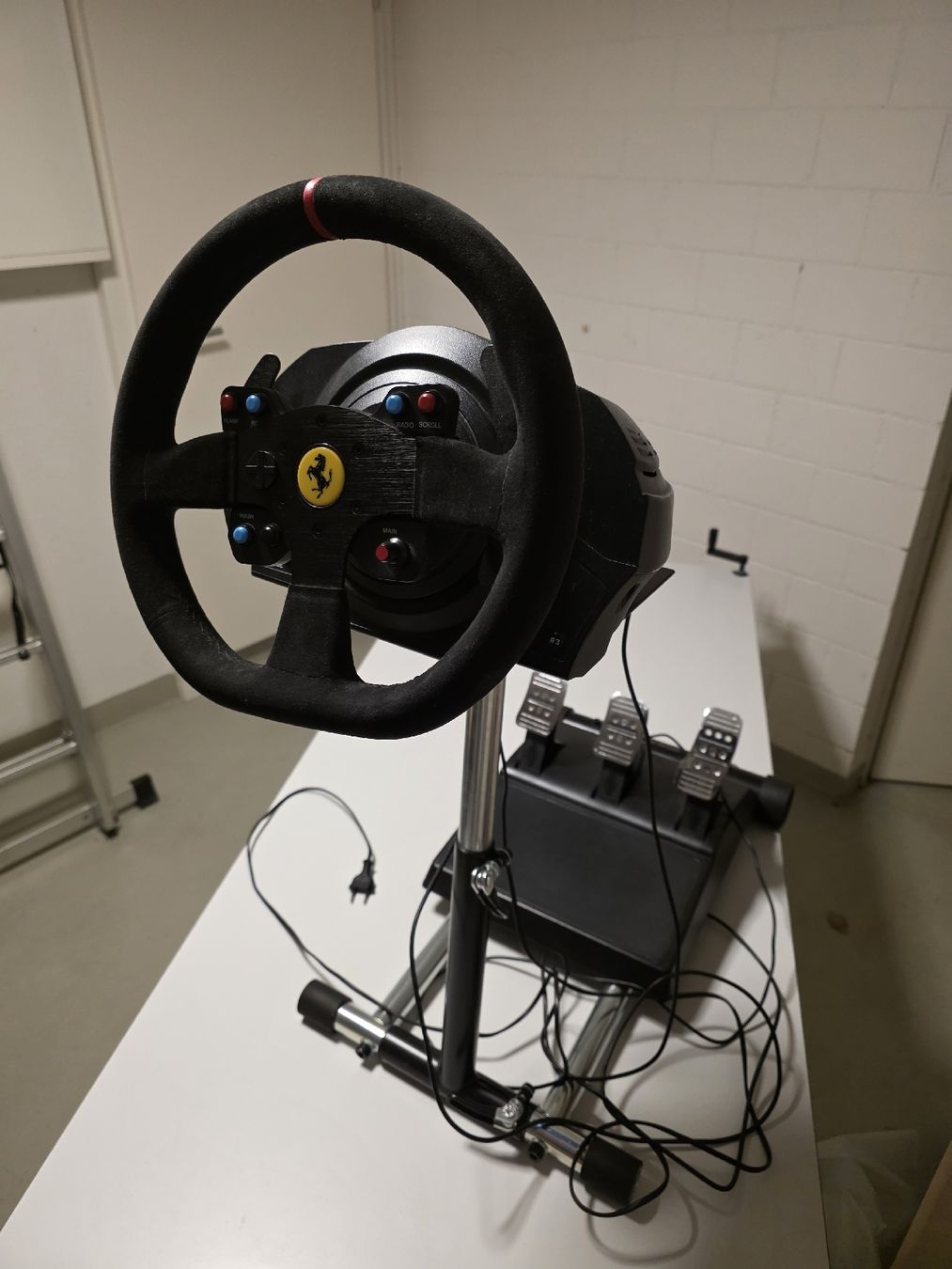 Thrustmaster T300 Ferrari inklusive Wheel Stand Pro Deluxe (Neu (gemäss ...