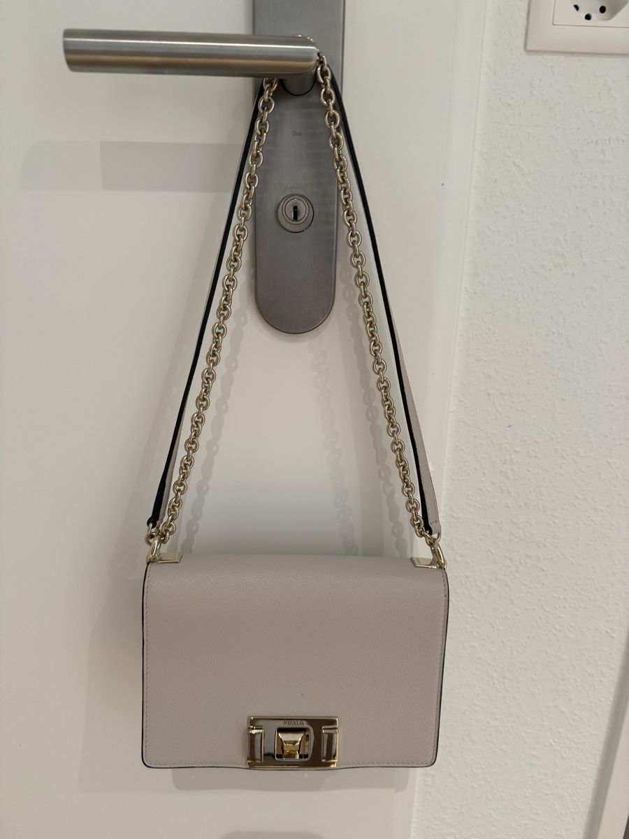 Furla Borse da donna: Furla Tasche in beige/grau – Usato da Dietlikon venduto da Moncler2010 2