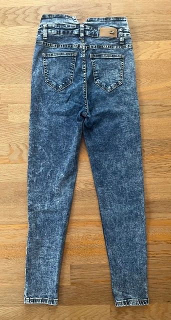 Jeans: Lässige, blau melierte Jeans – Usato da Steinmaur venduto da Dyleila 1