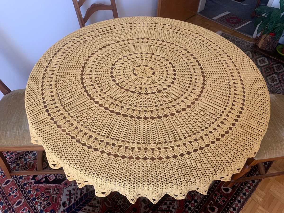 Autre linge de table: Gehäkelte Tischdecke – Neuf (Voir description) à Villa Luganese par ste_gmg7