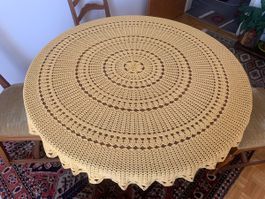 Gehäkelte Tischdecke