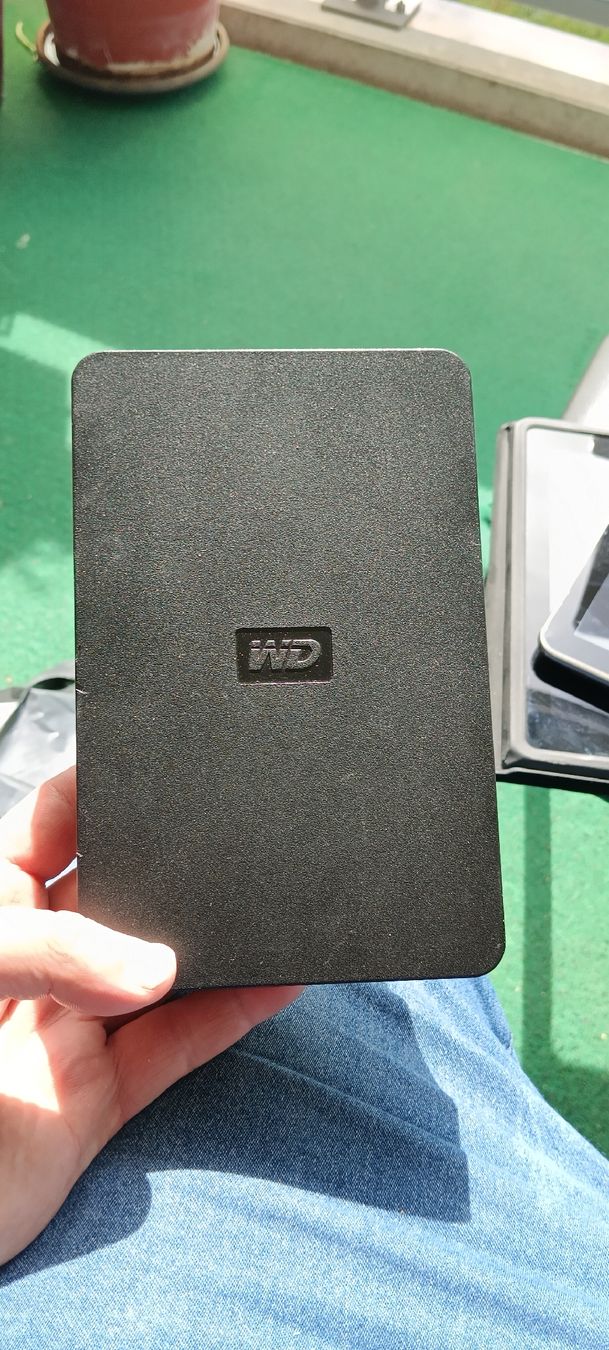 Western Digital Harddisks: 2x WD externe Festplatte – Gebraucht aus Oberwil BL von sar_wpw8