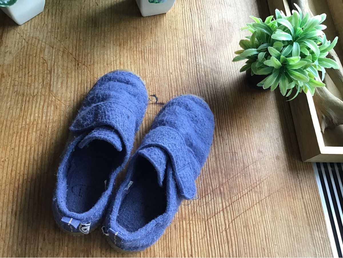 Schuhe für Jungen: Blaue Hausschuhe Grösse 33 – Gebraucht aus Eschlikon TG von little.dove