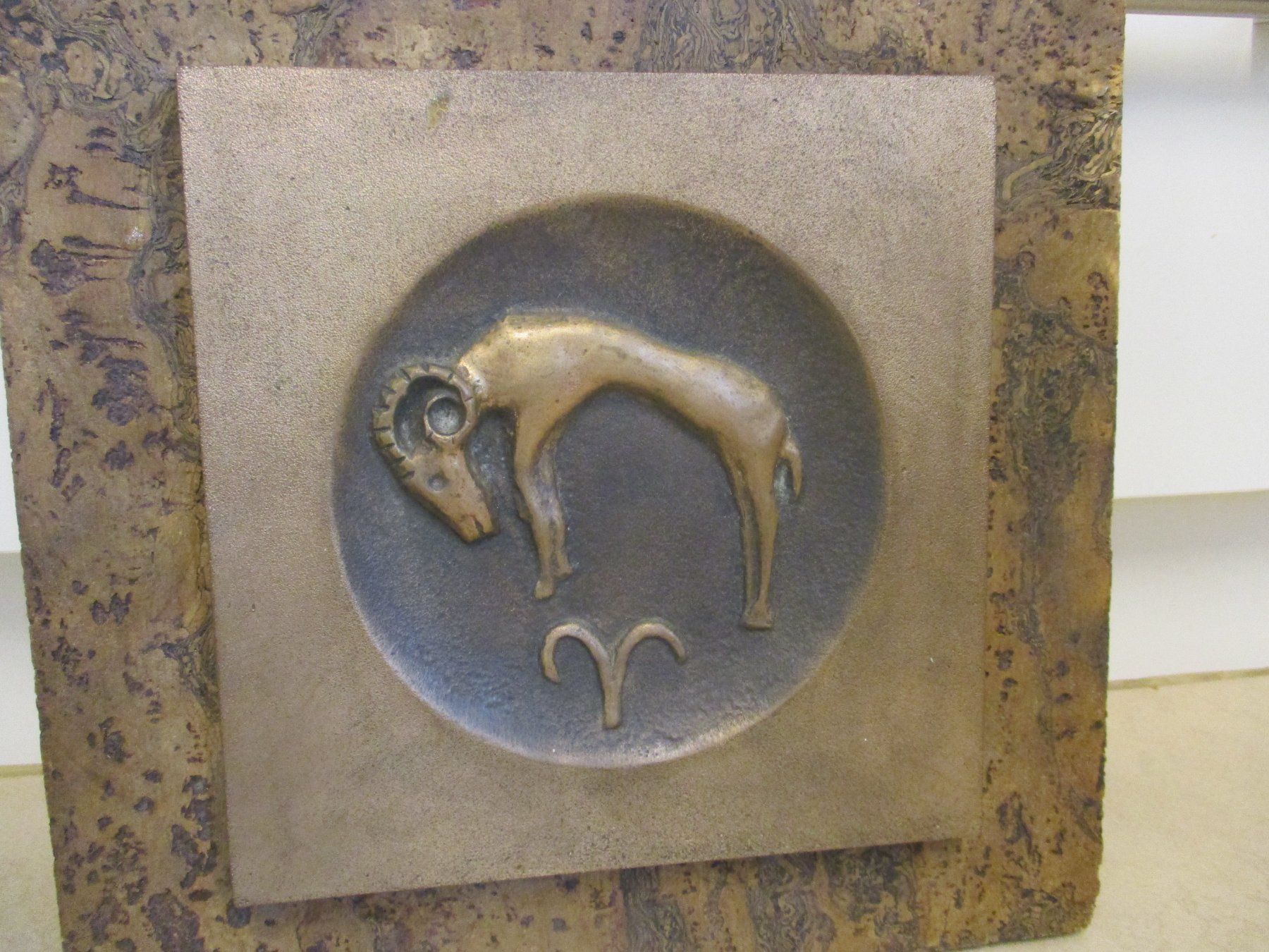 Tableaux: Kunst Bronzeguss-Platte Steinbock FRED AEBERHARD 1975 – D'occasion à Windisch par Autogrammo 2