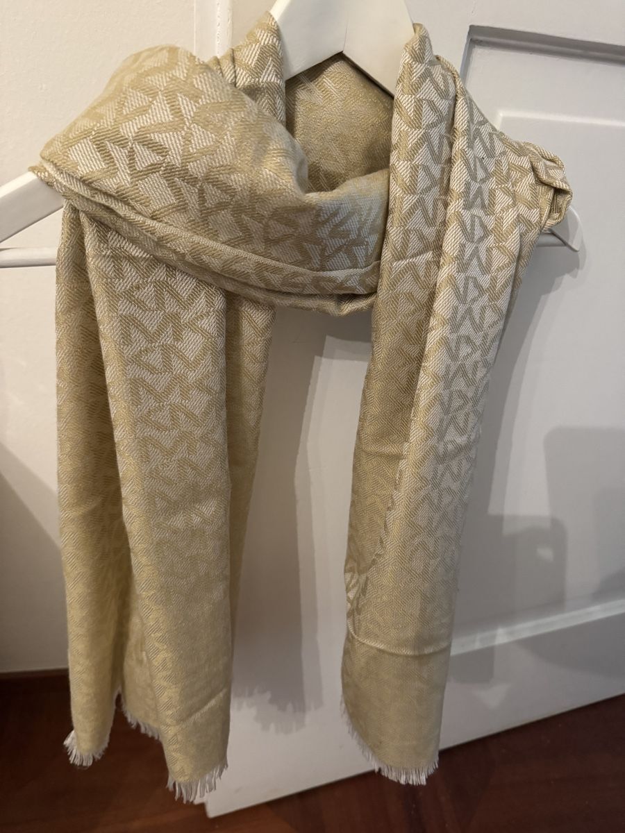 Foulard & Sciarpe: Michael Kors Scarf - Beige & neutral pattern - Cosy! – Usato da Rüschlikon venduto da luc_q2tl