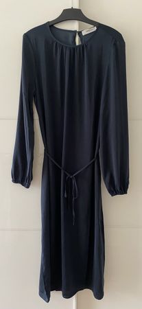 Kleid dunkelblau Grösse XS neu mit Etikette, Satin
