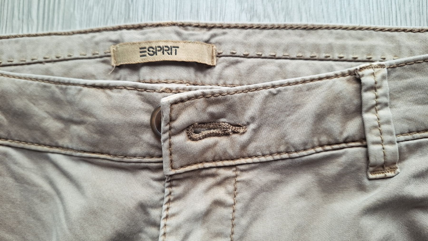 Esprit Pantaloni: Esprit Chinohose, Beige, Gr. 36, – Usato da Emmen venduto da Tigerlady 3