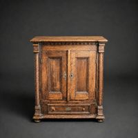 Antiker Modelschrank, vermutlich Jugendstil.