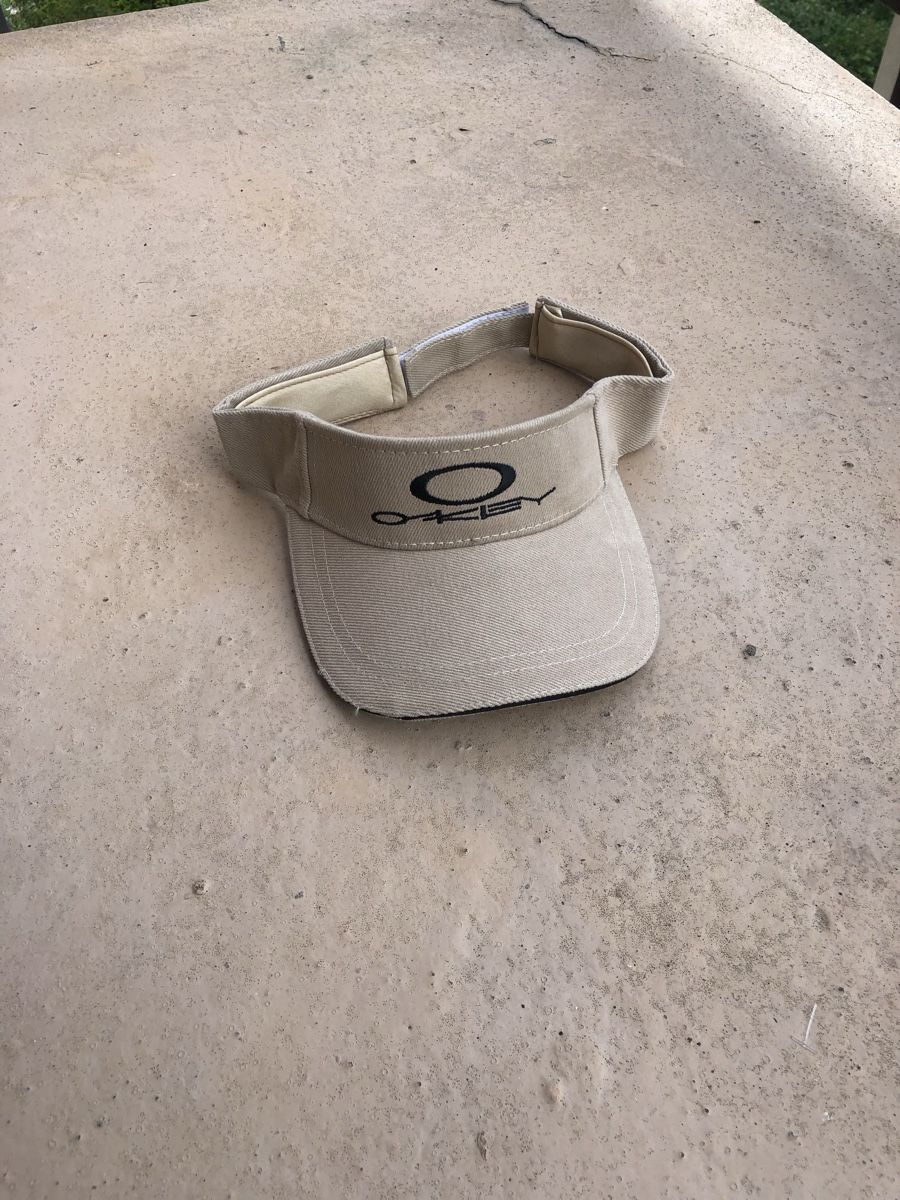 Oakley Hüte, Mützen & Caps: vintage Oakley visor cap – Gebraucht aus Fribourg von ann_l9b7