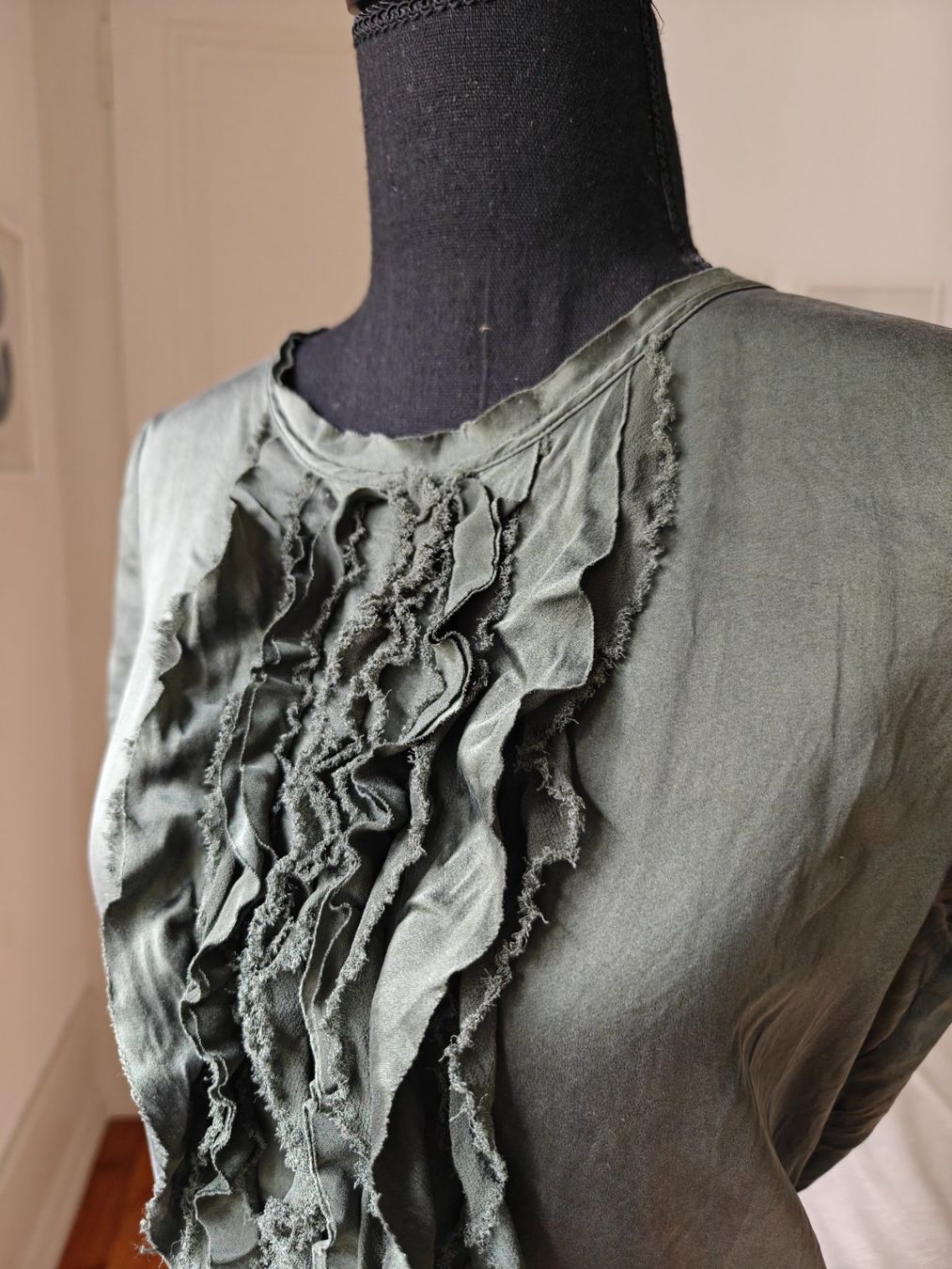 Camicette: Dixie silk forest green ruffle front blouse top M – Usato da Geneve venduto da readycat 1