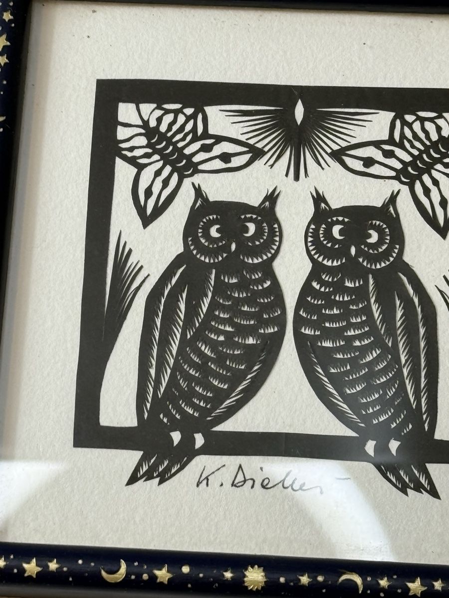 Grafiken & Lithographien: Scherenschnitt Eulen Bild gerahmt signiert – Gebraucht aus Grenchen von swiss.antiques 4