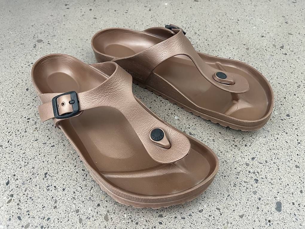 Birkenstock Damenschuhe: Birkenstock Gizeh EVA – Gebraucht aus Zürich von redberry