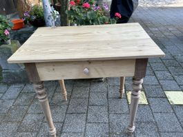 Wunderschönes 100jähriges Tannenholz-Tischli