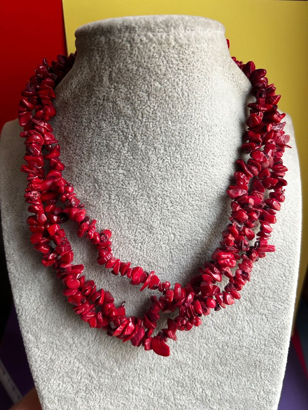 Catenine: Rote Korallenkette, dreireihig – Usato da Laufen venduto da Bellebellezza