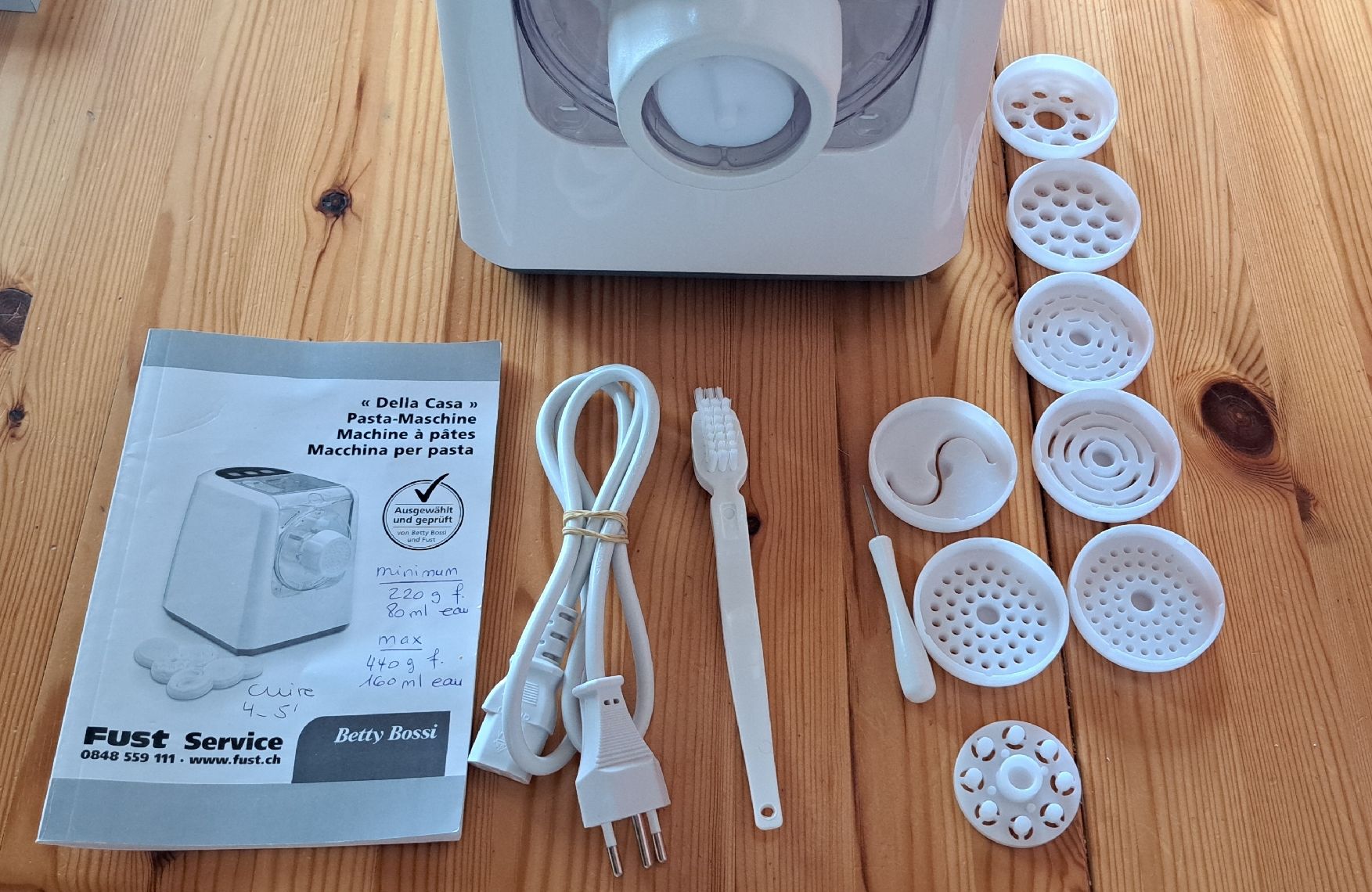 Betty Bossi Appareils de cuisine: Machine à pâtes avec accessoires  – D'occasion à Farvagny-le-Petit par Unepetolette 2