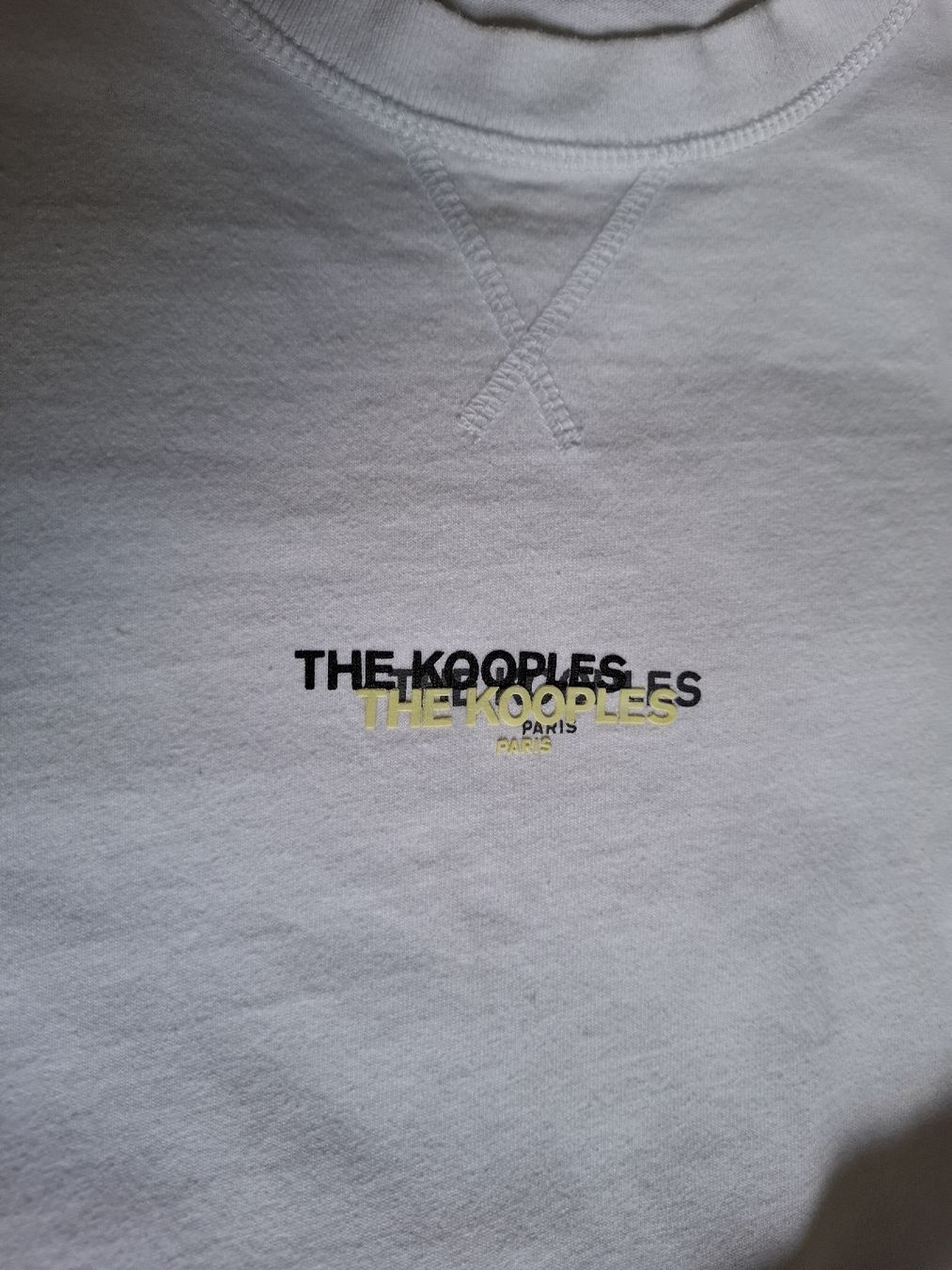 Kooples T-Shirts: The Kooples T-shirt Blanc Logo superposé Taille S – Gebraucht aus Le Locle von QUALI-PRIX 2