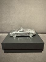 Porsche Taycan Briefbeschwerer