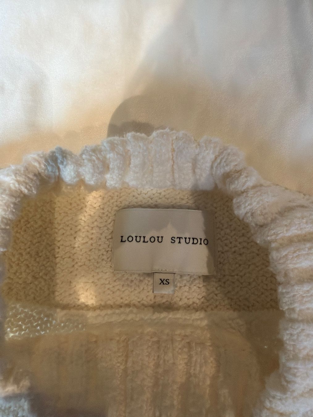 Pullover & Sweatshirts: Pullover Loulou Studio weiss Grösse XS gebraucht – Gebraucht aus Tägerwilen von TinaLupu 1